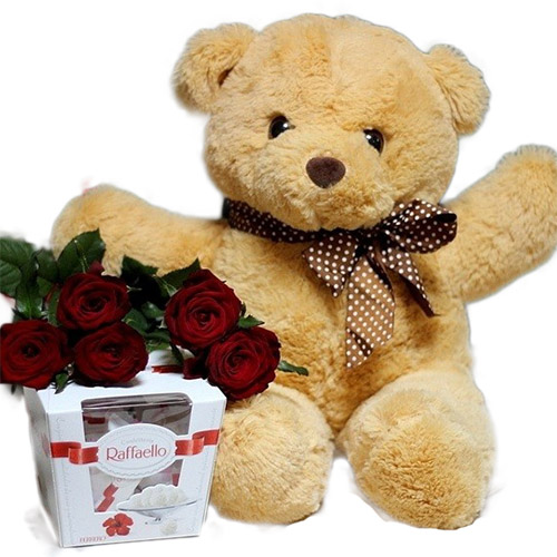 Фото товара Ведмедик з букетом троянд та "Raffaello" в Каменец-Подольском