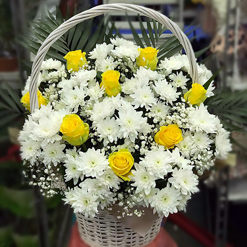 Фото товара Корзина "Белые хризантемы, жёлтые розы" в Каменец-Подольском