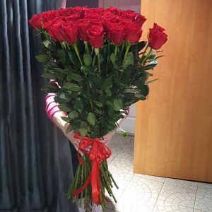 25 високих імпортних троянд в Кам'енець-Подільському фото