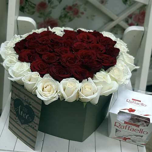 product category Flowers in hatboxes | Kamianets-Podilskyi | «Роза Поділля»