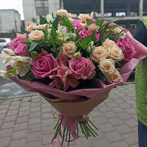 квіти та подарунки на 8 Березня в категорії Середня ціна | «Роза Поділля»