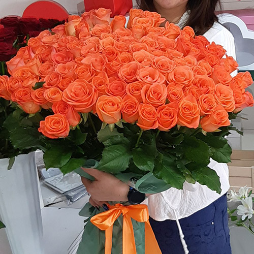 большой букет оранжевых роз Вау 101 роза фото