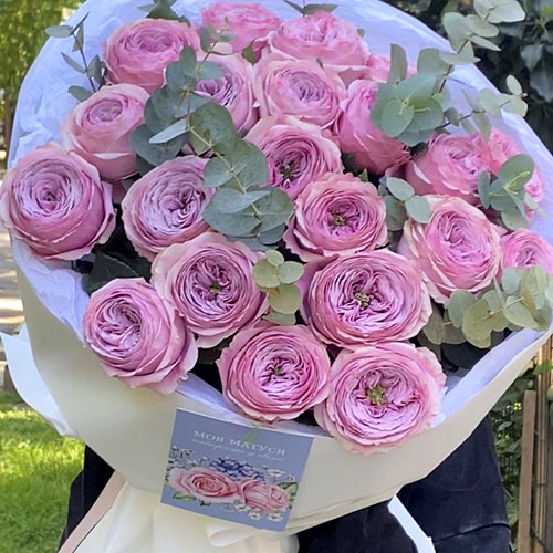 фото букета розовых ранункулюсов